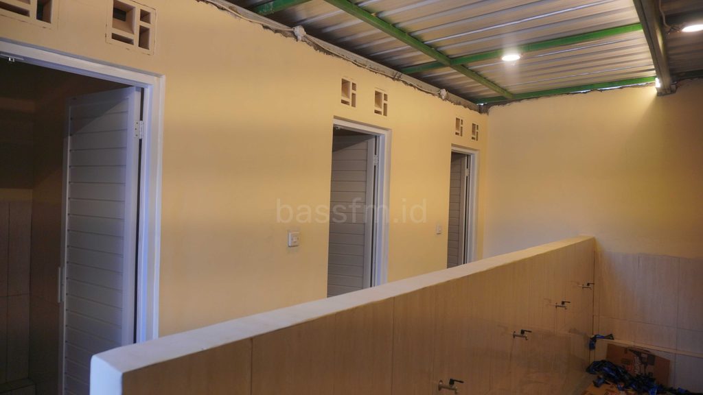 tiga toilet baru di masjid al burhan